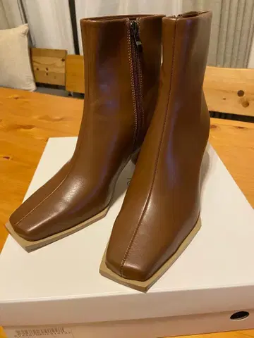 EVOL 스퀘어 코바 턱 힐 부츠