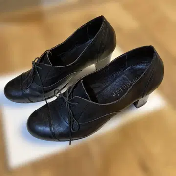 가죽 블랙 레이스업 신발 일본제 중간 힐