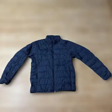 유니클로 울트라 라이트 다운 M 사이즈