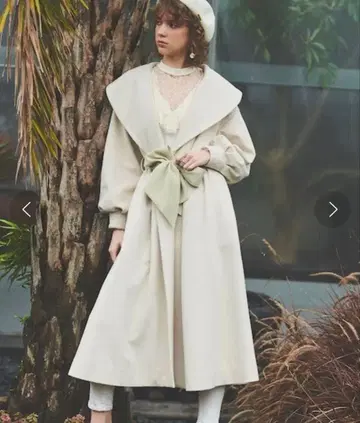 에이미 이스트 월 코트