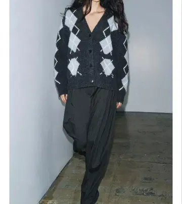 아가일 무늬 니트 가디건 그레이 계열 울 100%