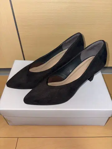 유나이티드 애로우즈 블랙 펌프스