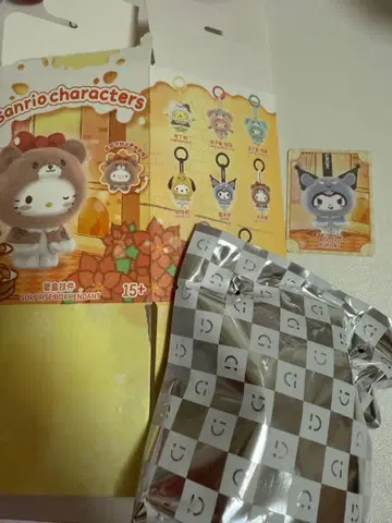 산리오 서프라이즈 박스 MINISO 페이스 체인지 쿠로미