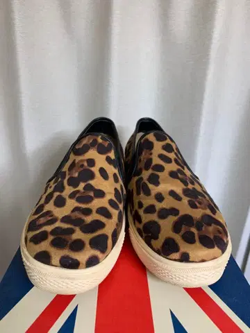 레오파드 무늬 스웨이드풍 슬립온