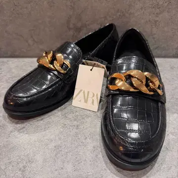 [ 자라 ] 악어 엠보싱 미사용 새상품 로퍼 골드 체인 24.5cm