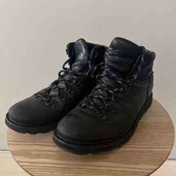 SOREL 블랙 가죽 부츠 25.5cm
