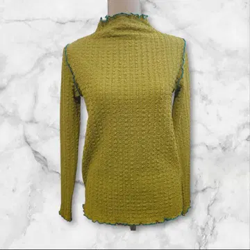 TITICACA 티티카카 복슬복슬 레이스 보틀넥 T셔츠 라이트 그린