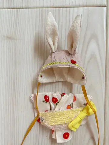 미니 브라이스 설날용 기모노 토끼 귀도리 모자와 기모노 세트