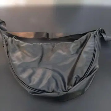 VMPD7-1123-11 유니클로 블랙 합성 피혁 숄더백