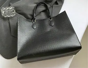 블랙 합성 피혁 토트백 32cm x 41cm