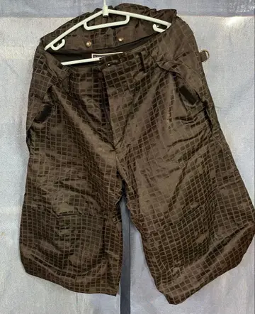 다크 브라운 체크 무늬 숏팬츠