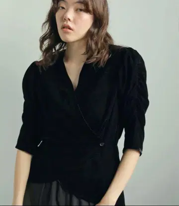 [ anuke ] 안누크 벨루어 개더 블라우스