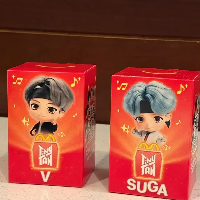 맥도날드 타이니탄 BTS 피규어 v & suga