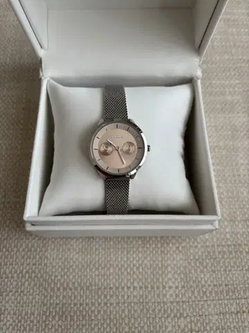 FURLA 실버 메쉬 밴딩 시계
