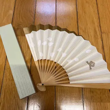 벚꽃 무늬 백금 부채 4개 묶음 판매