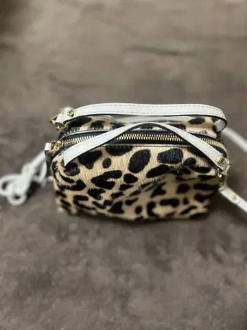 레오파드 무늬 숄더백