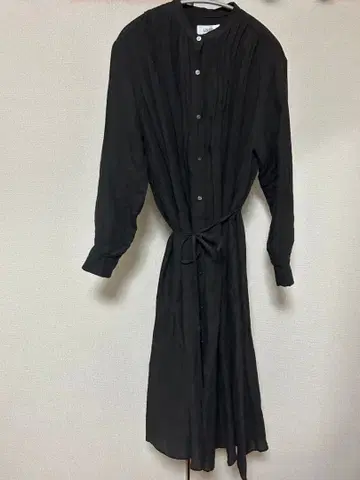 로와지르 린넨 핀턱 원피스