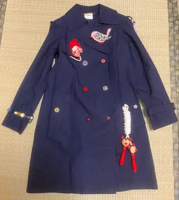 모스키노 트렌치코트