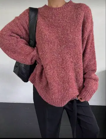 빨간색 계열 니트 스웨터