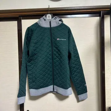 Champion 퀼팅 후드티 다크 그린