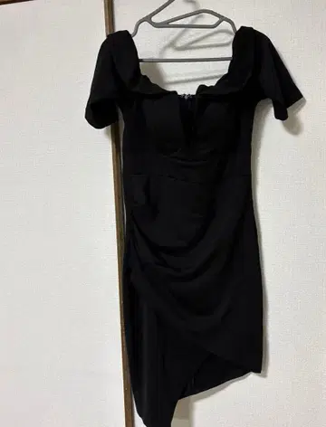 블랙 오프숄더 타이트 드레스
