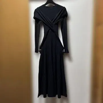 GRL 오프숄더 블랙 긴팔 니트 원피스