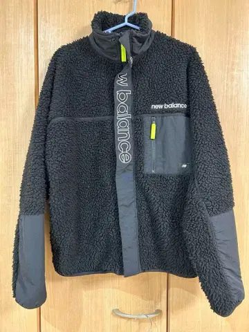 new balance 보아 플리스 자켓 블랙