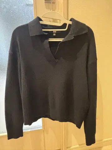 UNIQLO 네이비 폴로 넥 스웨터 100% 울