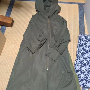 후드 부착 올리브 그린 롱 코트