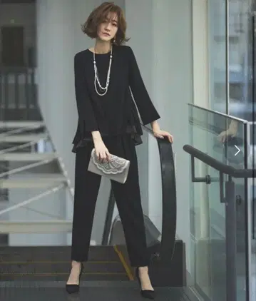 프릴 디자인 블랙 셋업