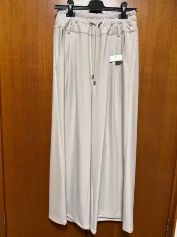 프라이아 Praia 와이드 팬츠 (새상품 택 포함)