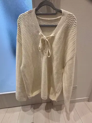 아이보리 V넥 스웨터 S 사이즈