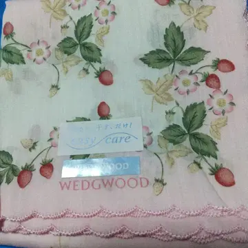 WEDGWOOD 딸기 무늬 손수건