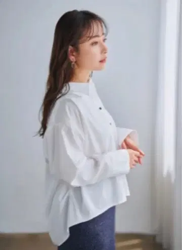 [ COHINA ] 백 턱 형태 셔츠