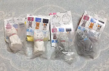 종이 봉투에 들어간 고양이 플로키 4종 세트