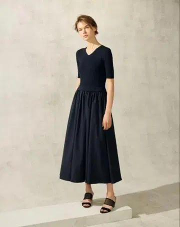 엠프리미어 V넥 니트 도킹 원피스