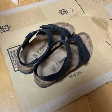 Birkenstock 블랙 샌들 리오 내로우