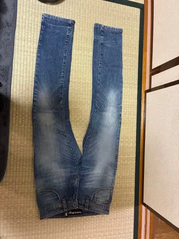 라이트 블루 스트레이트 레그 데님 팬츠