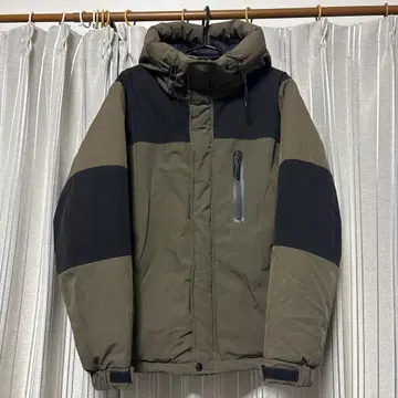 올리브 그린 다운 자켓 후드 부착