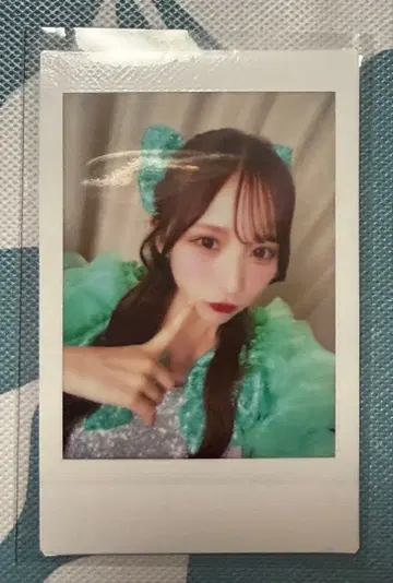 Candy Tune 오가와 나나코 스팽글 의상의 폴라로이드