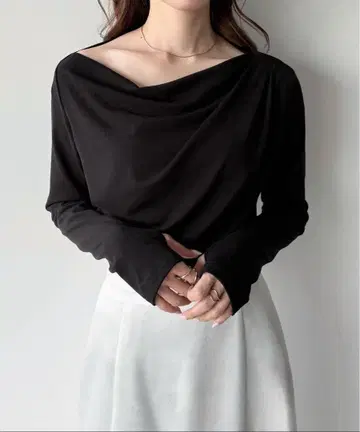 [ 거의 미사용 ] 얇은 소재 드레이프 상의