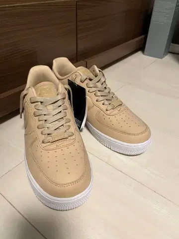 [새상품] 에어 포스 1 베이지 스니커즈