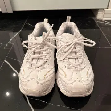 SKECHERS 화이트 스니커즈