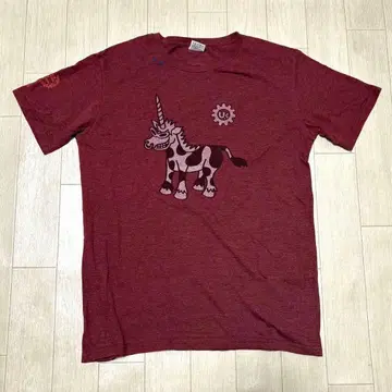 유니콘 투어 T셔츠 버건디