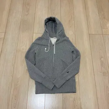 드레 스테리아의 후드티입니다.