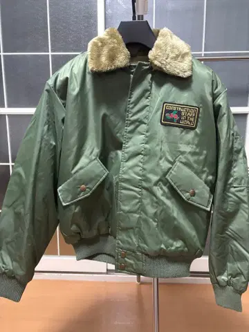 올리브 그린 봄버 자켓
