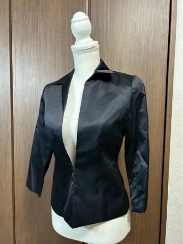 LA BREA 라블레어 블랙 새틴 자켓