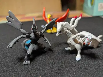 포켓몬 피규어 3개 세트 제크로무 레시라무 호우오우 몽코레?