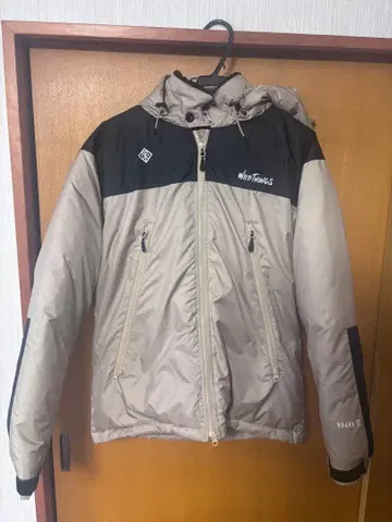 쿠보즈카 착용 와일드 띵스 로아크 해피 자켓