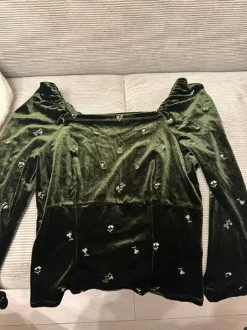 릴리 브라운 자수 긴팔 상의